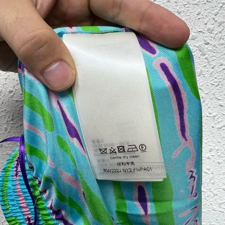 Louis Vuitton Louis Vuitton Silk rippling shorts Size US 38 / EU 54 - 4 Thumbnail