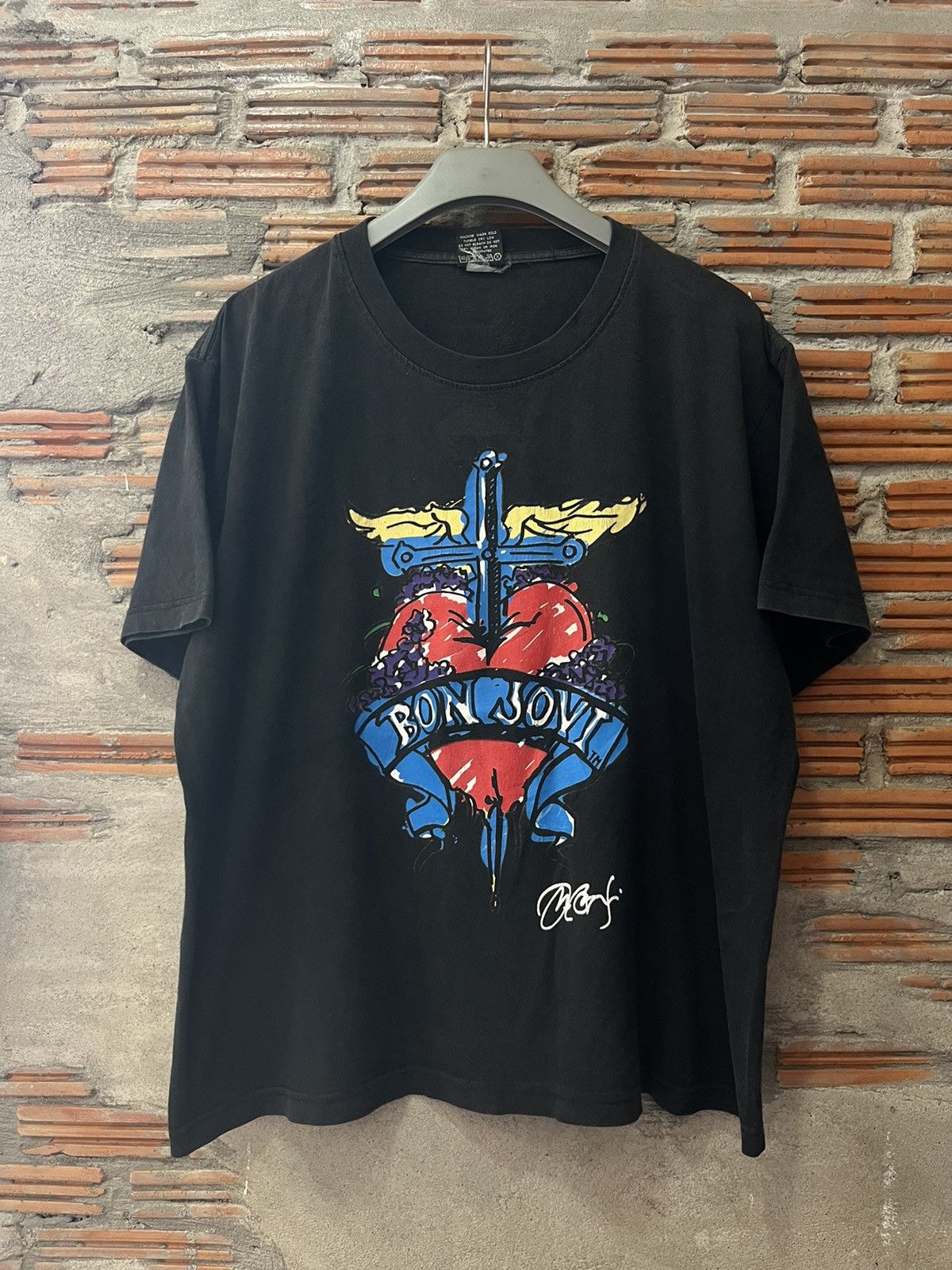 Band Tees Vintage BON JOVI Heart and Dagger 90’s Band tshirt Size US XL / EU 56 / 4 - 2 Thumbnail