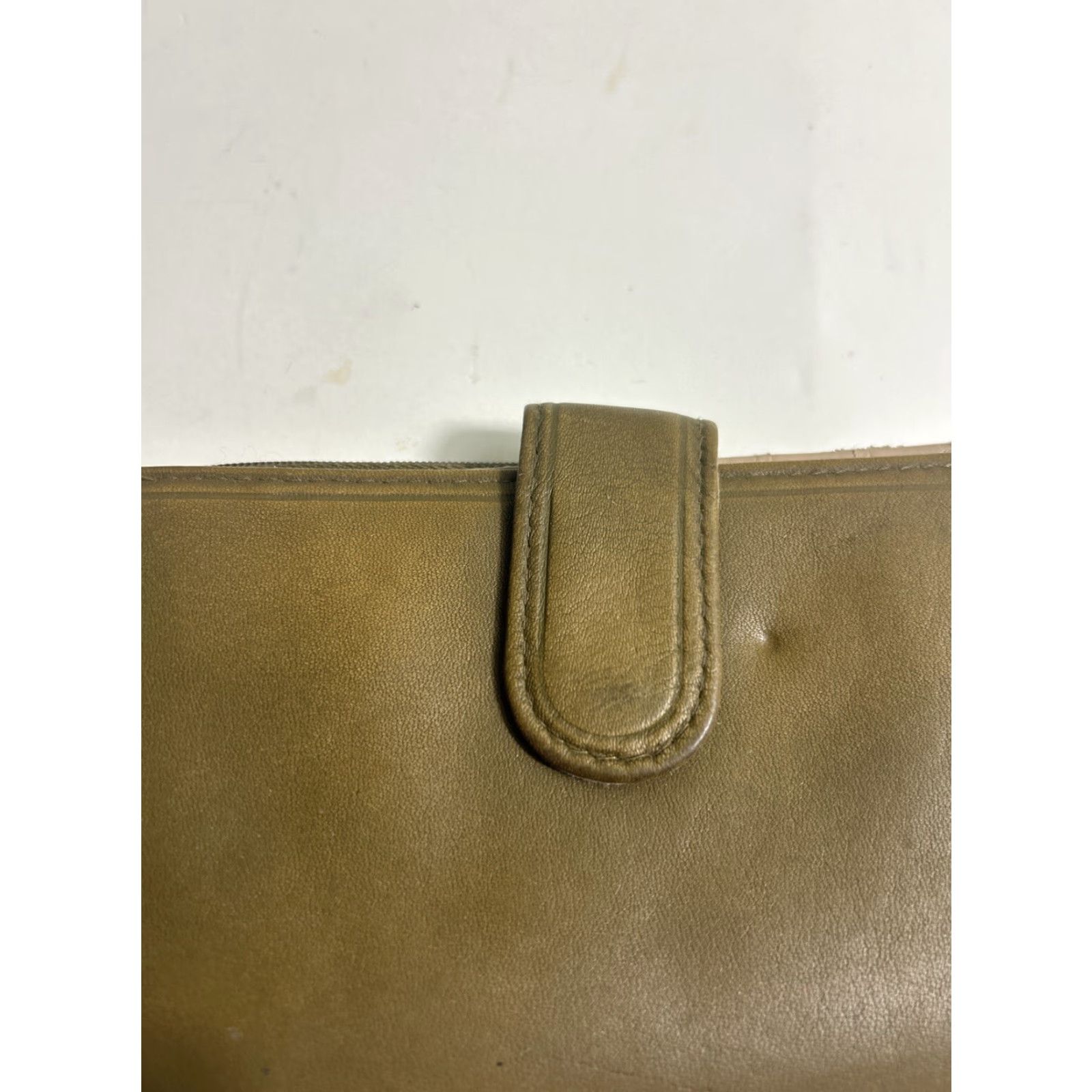 Vintage VINTAGE Buxton Bifold Wallet Leather Olive Green Men 7x3.5 Distressed Marks Coin Pocket Zipper Missing Size ONE SIZE - 3 Thumbnail