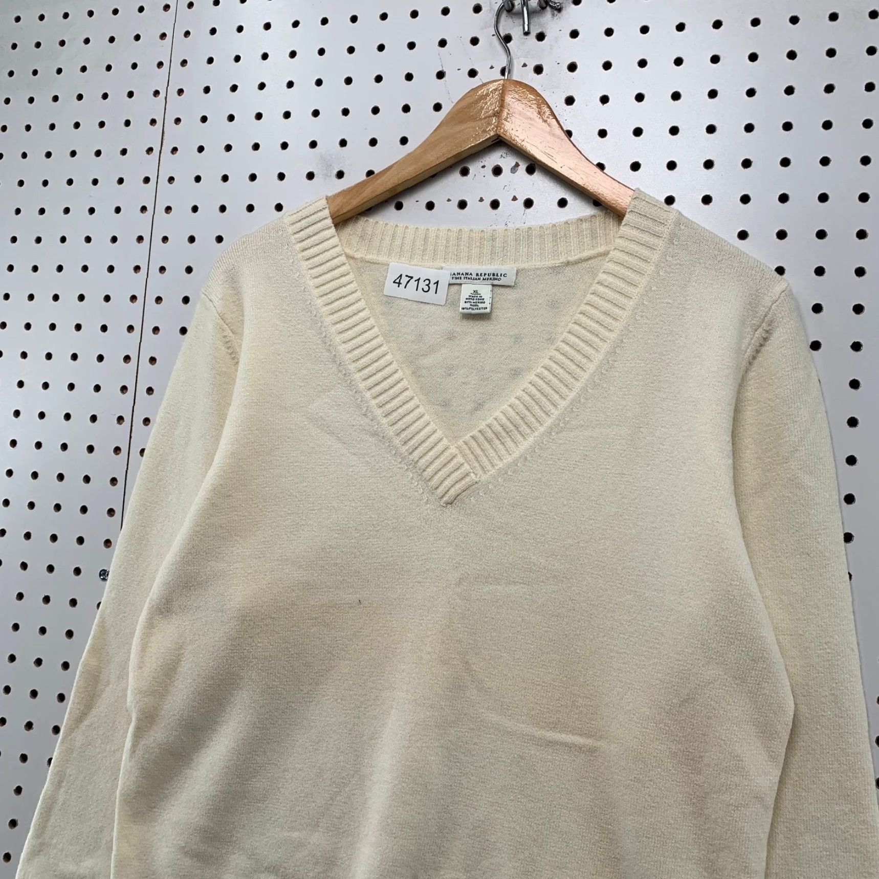 Banana Republic VINTAGE Banana Republic Merino Wool Sweater Womens XL Cream Fine Italian V Neck Size XL / US 12-14 / IT 48-50 - 6 Thumbnail