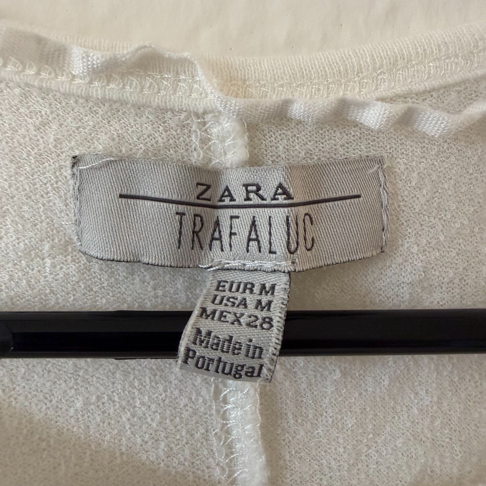 Zara ZARA Trafaluc White Tee 3/4 Sleeve Medium Minimalist Casual Size M / US 6-8 / IT 42-44 - 2 Thumbnail
