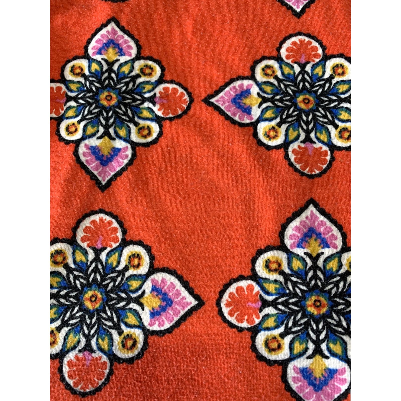 Vintage **LuLaRoe Women's XS Gray 3/4 Sleeve Red Floral Pullover T-Shirt** User: LuLaRoe Women's XS Gray 3/4 Sleeve Red Floral Pullover T-Shirt Size XS / US 0-2 / IT 36-38 - 2 Thumbnail