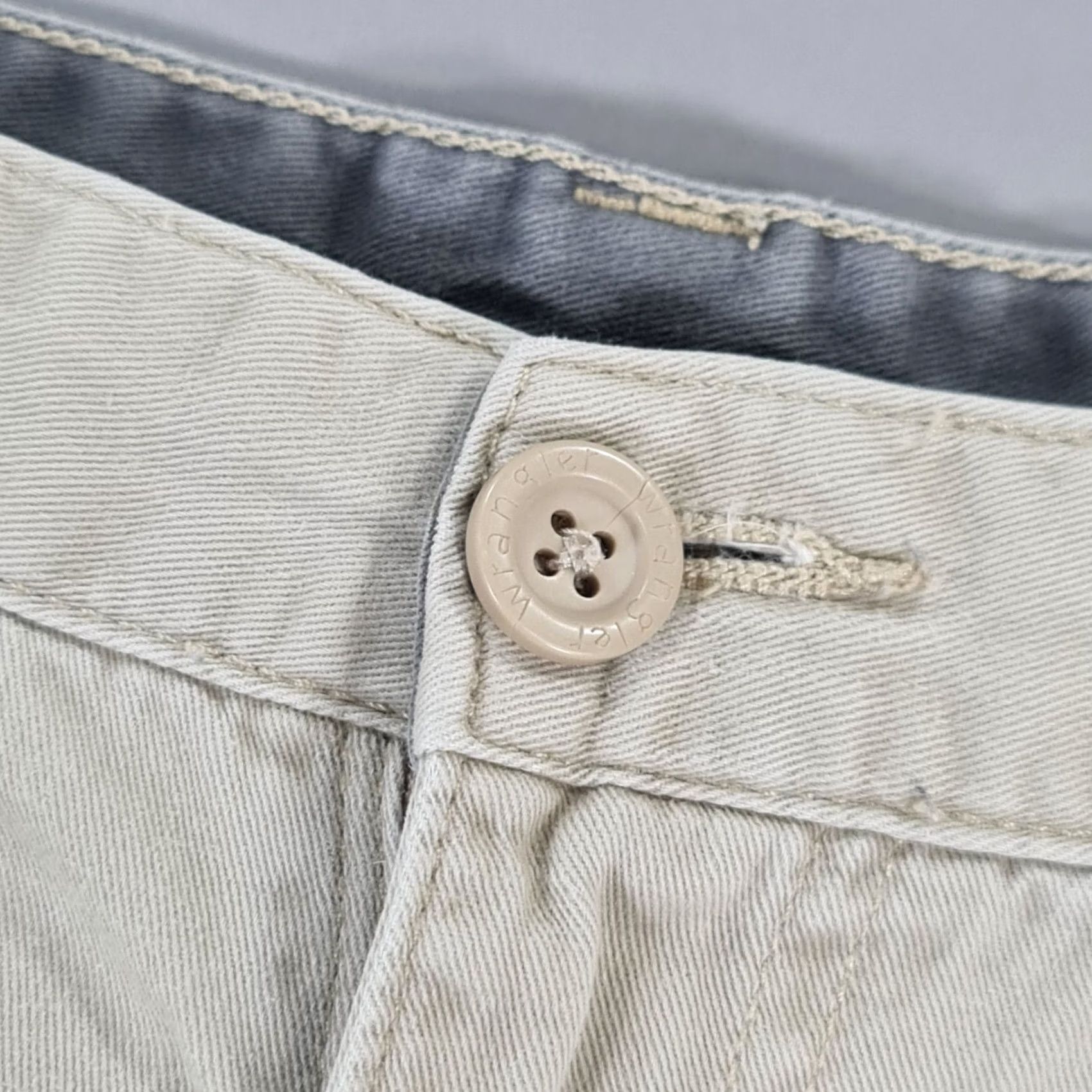 Wrangler Wrangler Cargo Shorts Beige W36 Cotton Canvas 6 Pockets Zip Fly Mens Regular Vintage: No Size US 36 / EU 52 - 2 Thumbnail