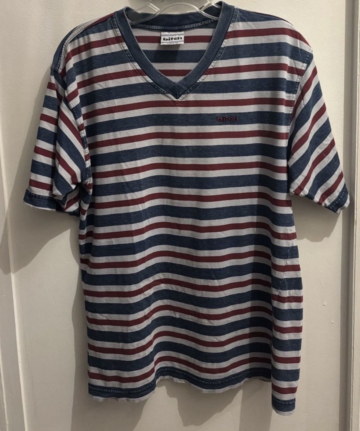 Other Vintage 90s Bitch Skateboard V-Neck Tee Shirt Size US L / EU 52-54 / 3 - 8 Thumbnail