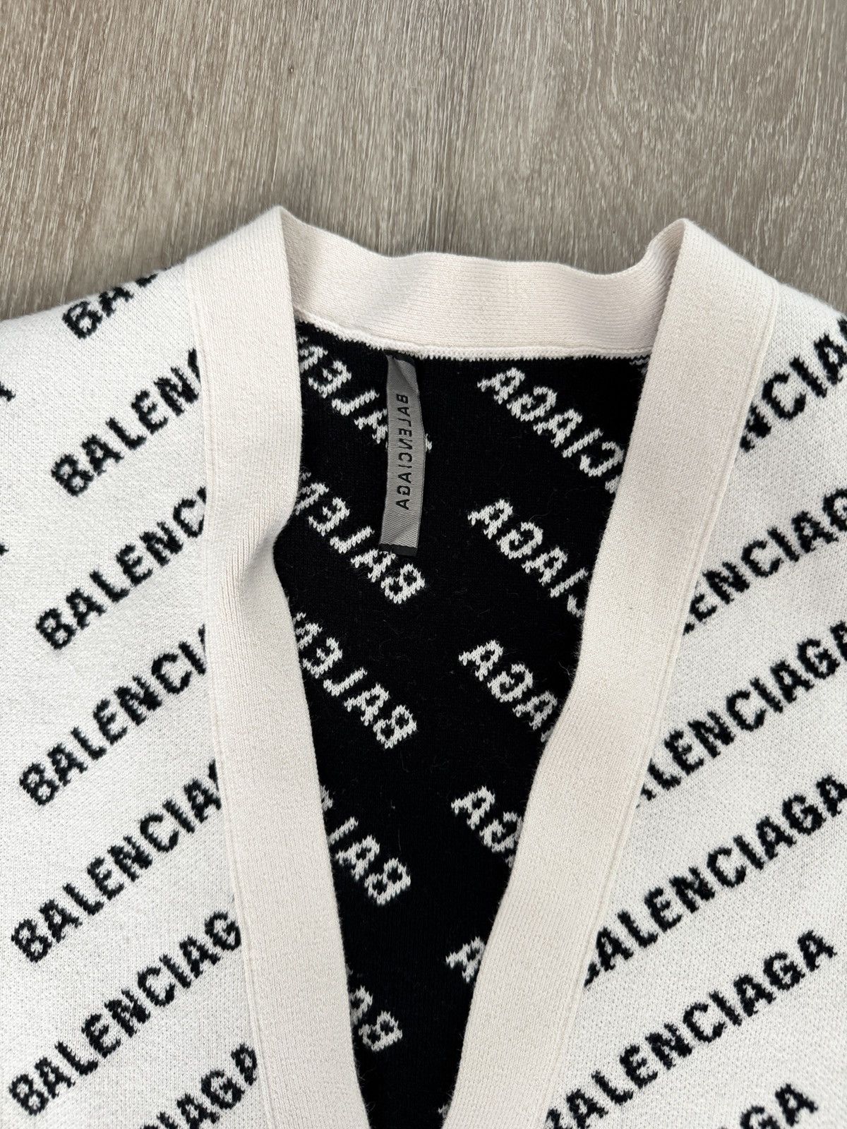Balenciaga Balenciaga All-Over Logo Cardigan Size M / US 6-8 / IT 42-44 - 4 Thumbnail