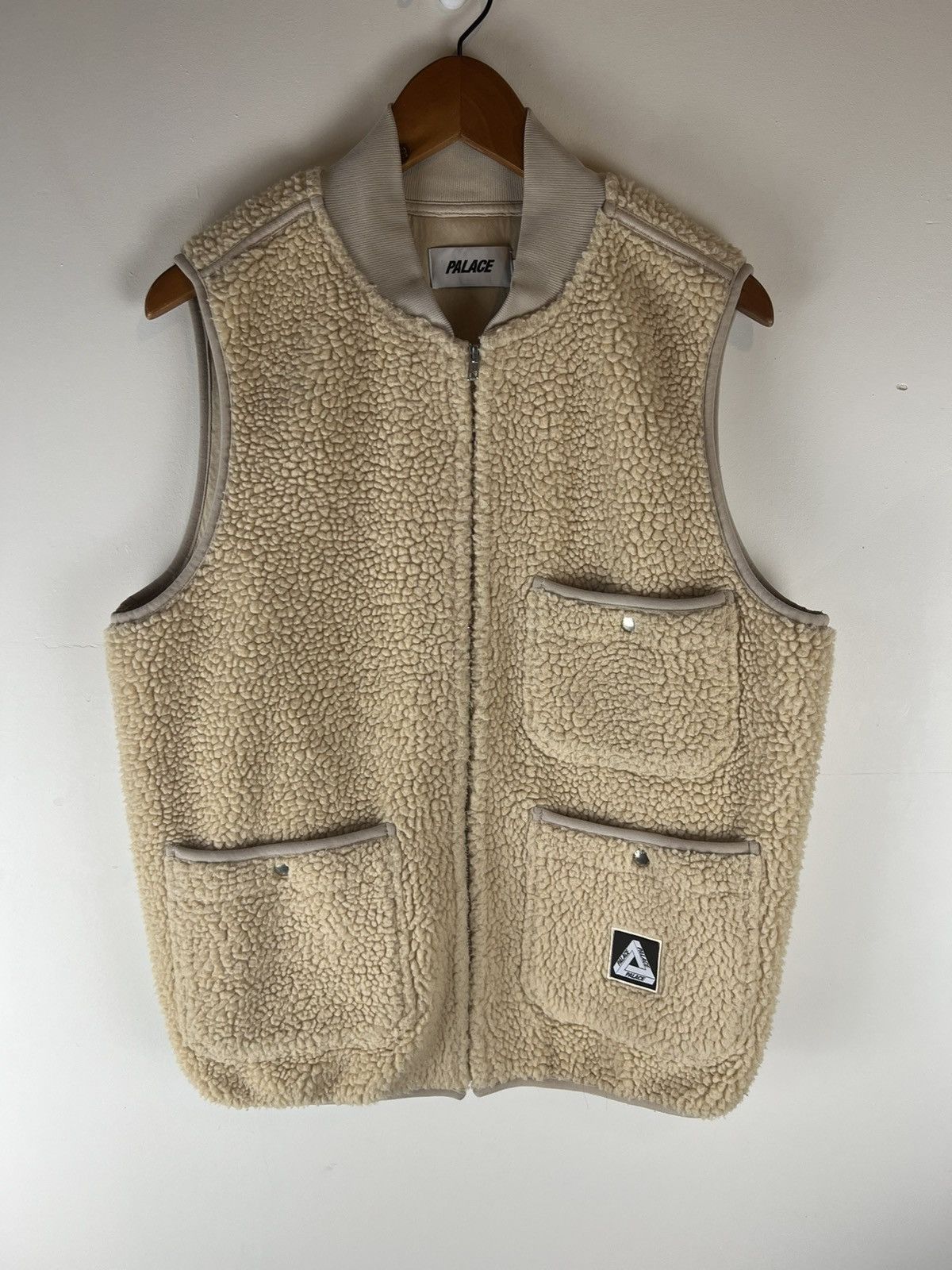 Palace chapping arms top sherpa fleece vest