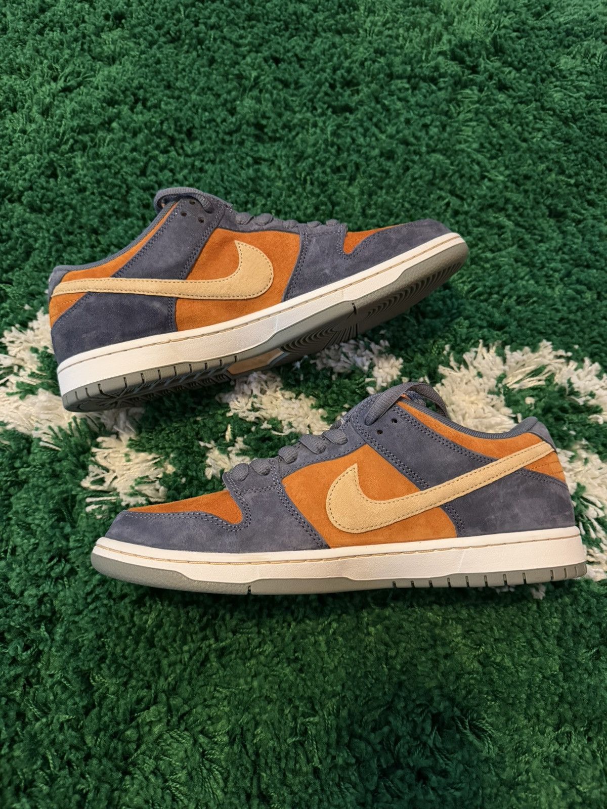 Nike Nike SB Dunk Low Light Carbon Monarch 11 Size US 11 / EU 44 - 3 Thumbnail