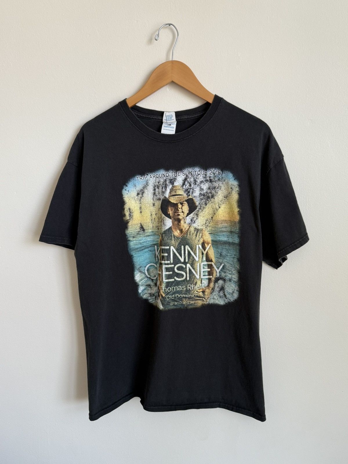 Band Tees Kenny Chesney 2018 Tour Faded T-Shirt Size XL Size US XL / EU 56 / 4 - 1 Thumbnail