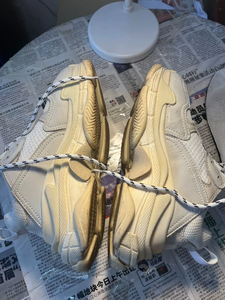 Balenciaga balenciaga triple s sneakers in white Size US 6.5 / EU 39-40 - 5 Thumbnail