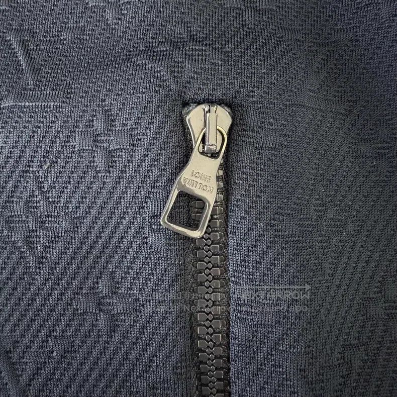 Louis Vuitton Louis Vuitton Stand-up Collar Dark Embossed Zip Solid Long Size US S / EU 44-46 / 1 - 6 Thumbnail