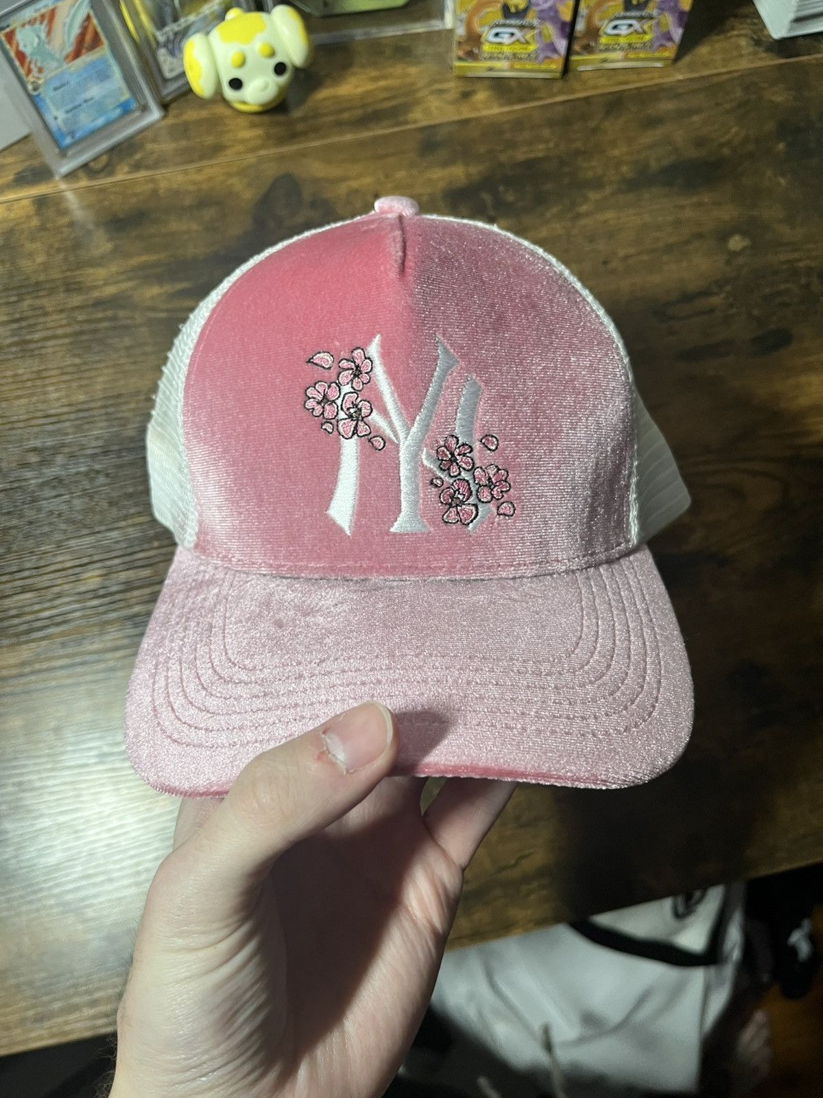 Other Shmuie pink velvet ny hat Size ONE SIZE - 1 Thumbnail