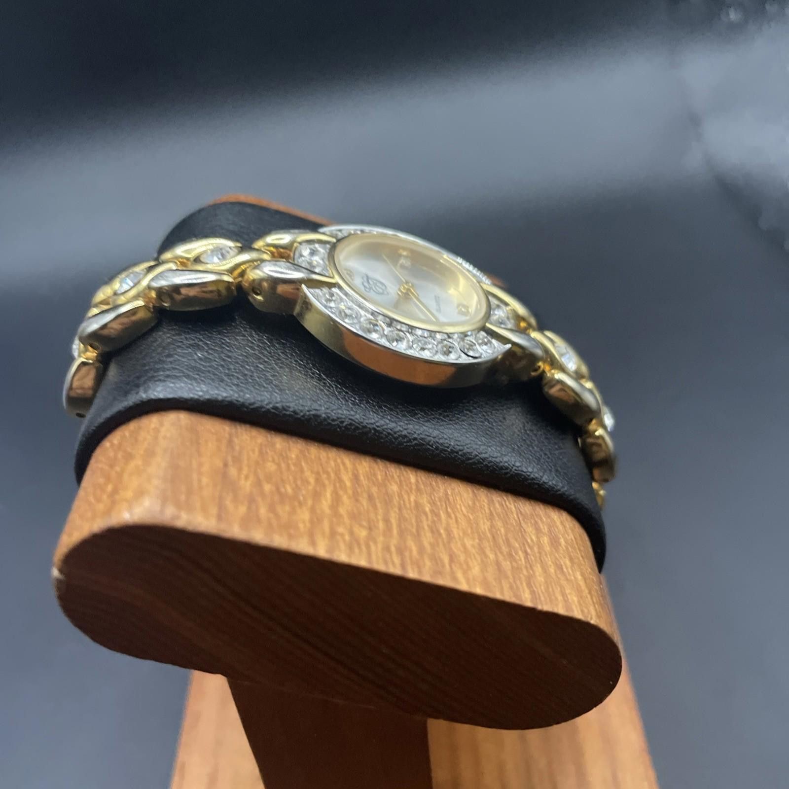 The Unbranded Brand Elizabeth Taylor Women's Gold-Tone Crystal Dial New Battery Size ONE SIZE - 5 Thumbnail