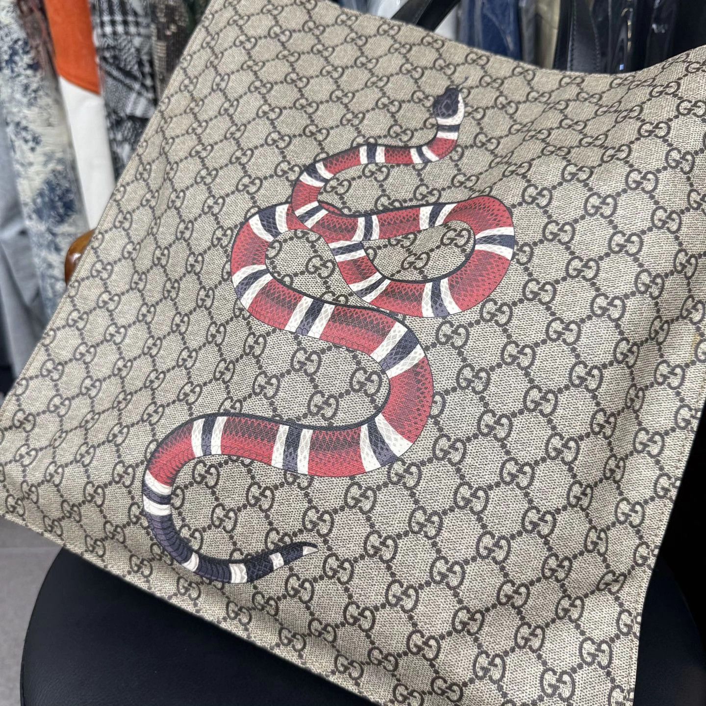 Gucci Gucci GG Supreme Coral Snake Tote MINT 2x used Size ONE SIZE - 2 Thumbnail