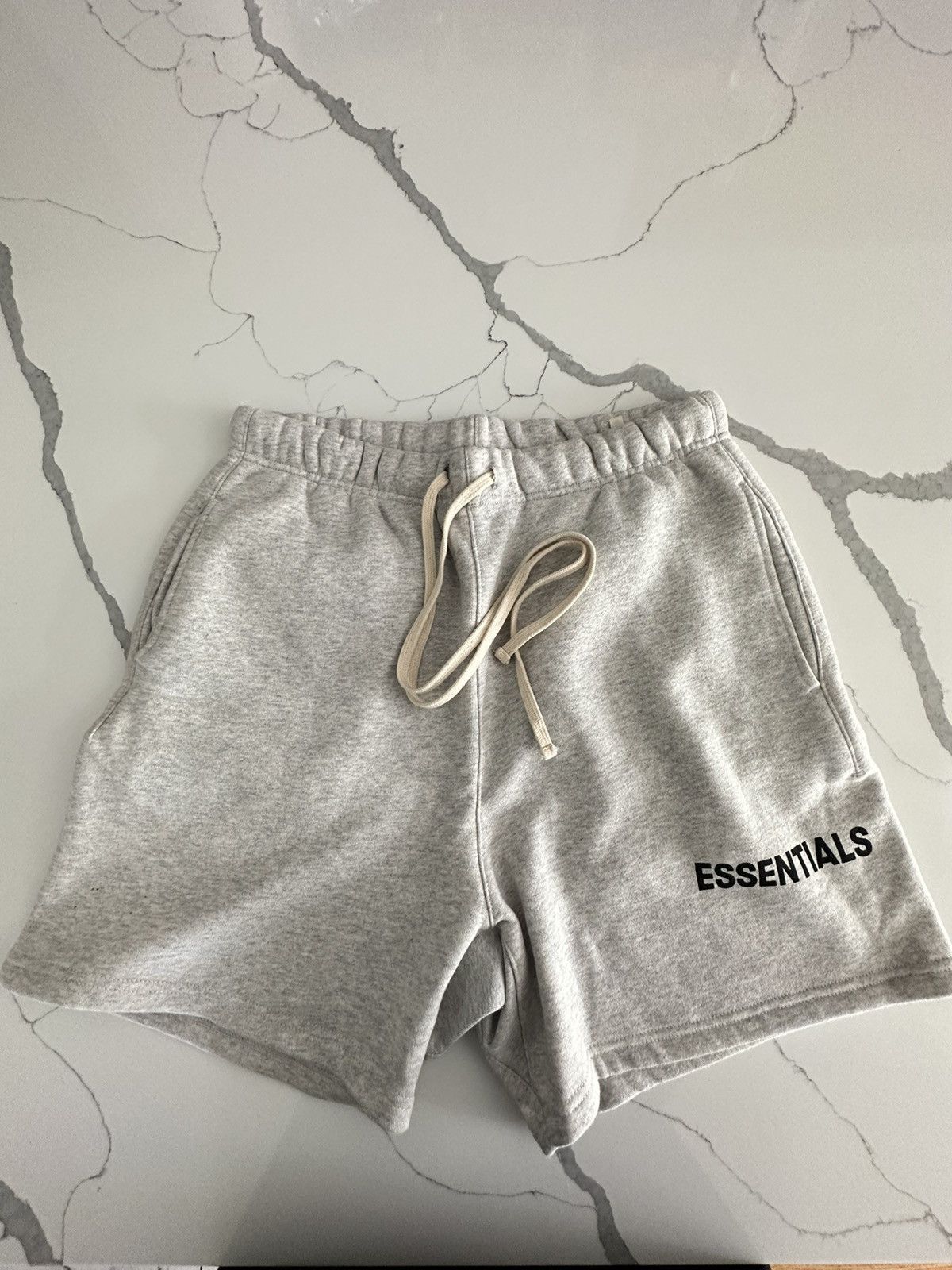 Essentials Essentials 2018 SweatShort size Medium Size US 30 / EU 46 - 1 Thumbnail