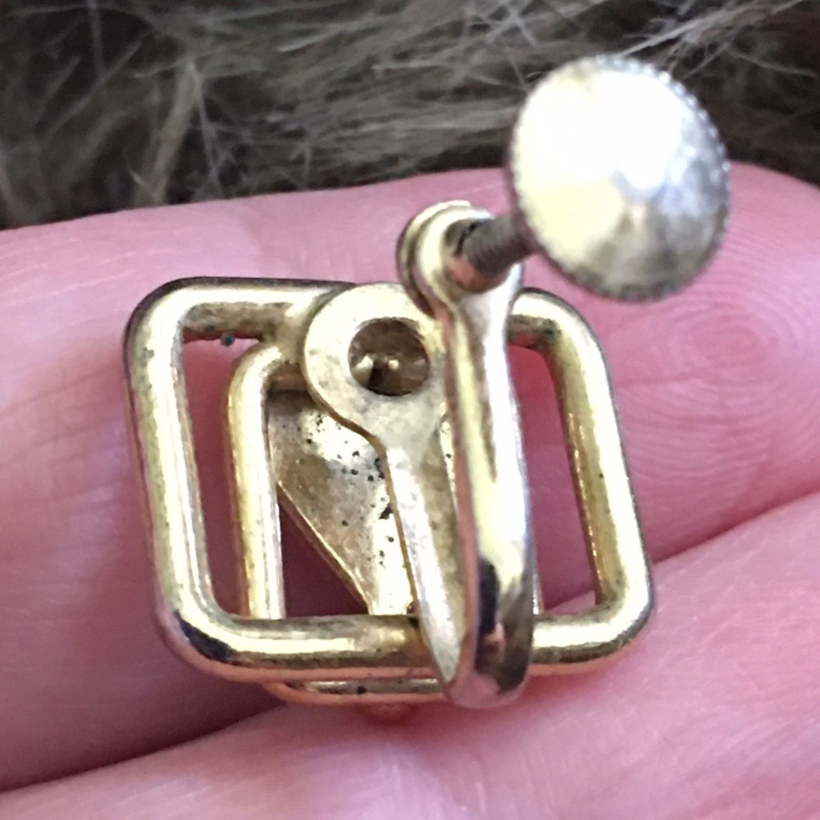 Vintage Vintage 50s gold tone screw back clip earrings Size ONE SIZE - 6 Thumbnail