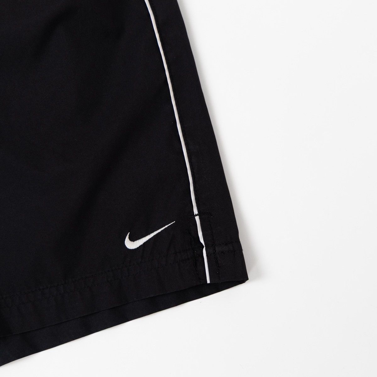 Nike Nike Vintage 00s Mens Black Swim Shorts Small Swoosh Beach Size US 34 / EU 50 - 3 Thumbnail