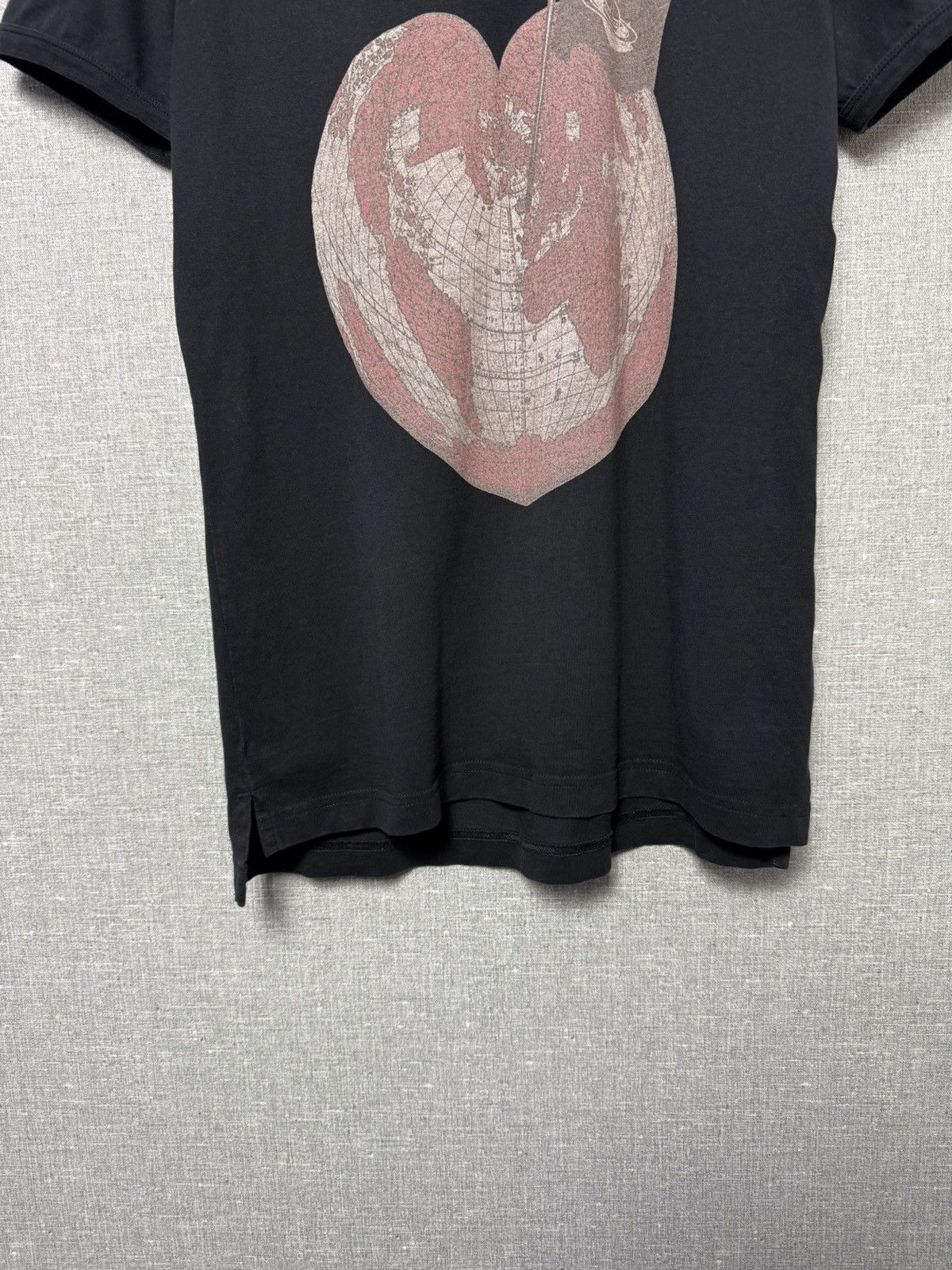 Vivienne Westwood Vivienne Westwood Aglomania Black Heart World Print T-Shirt Size US M / EU 48-50 / 2 - 6 Thumbnail