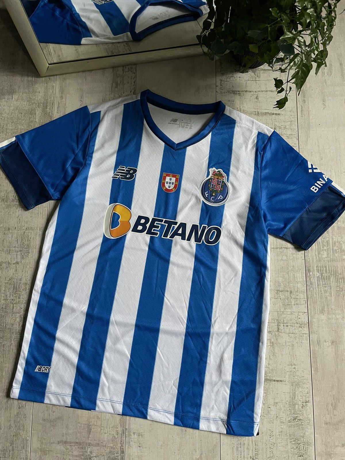 New Balance New Balance FC Porto 2022/2023 Home Football Shirt Jersey Size US M / EU 48-50 / 2 - 2 Thumbnail