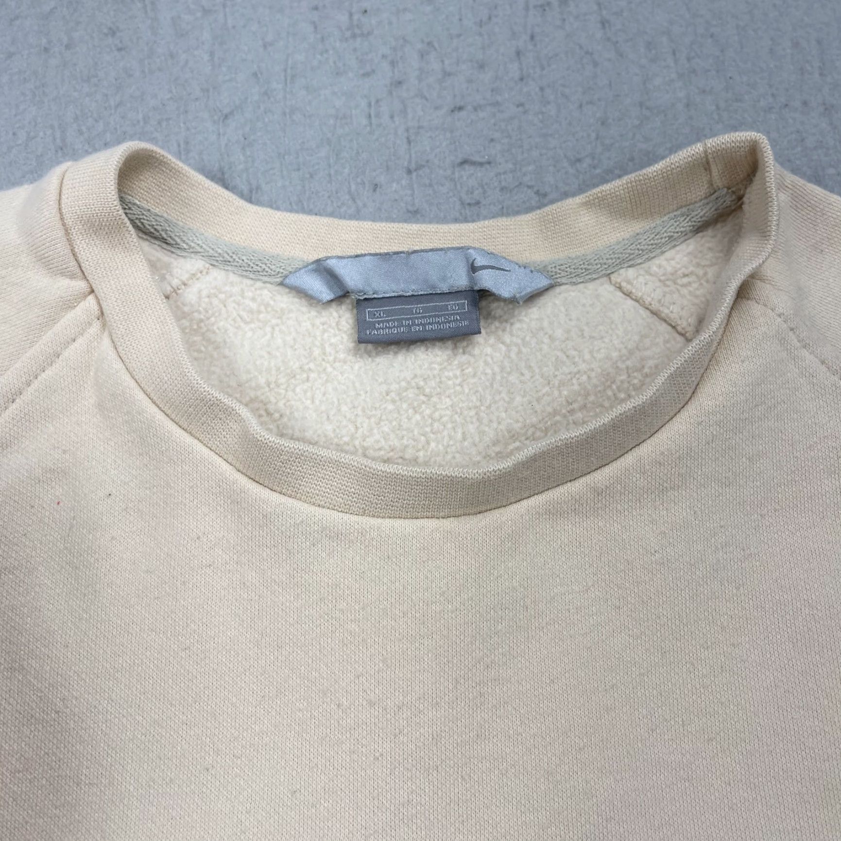 Nike VINTAGE Nike Sweatshirt Mens XL Oatmeal Beige Crewneck 90s NSW Nike Sportswear Logo Embroidered Cotton Polyester Fleece Pullover Size US XL / EU 56 / 4 - 6 Thumbnail