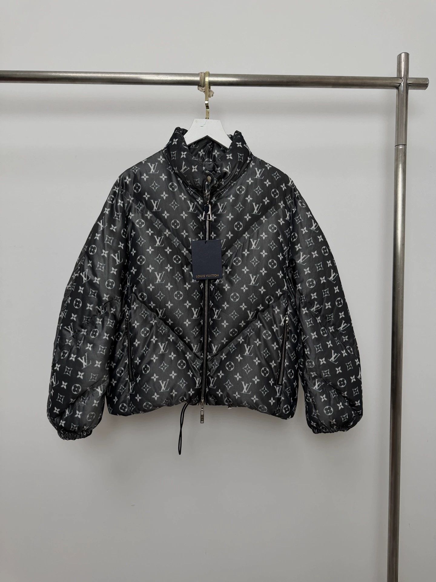Louis Vuitton Louis Vuitton 21 FW Monogram Down Jacket Women's 36 Size XS / US 0-2 / IT 36-38 - 1 Thumbnail