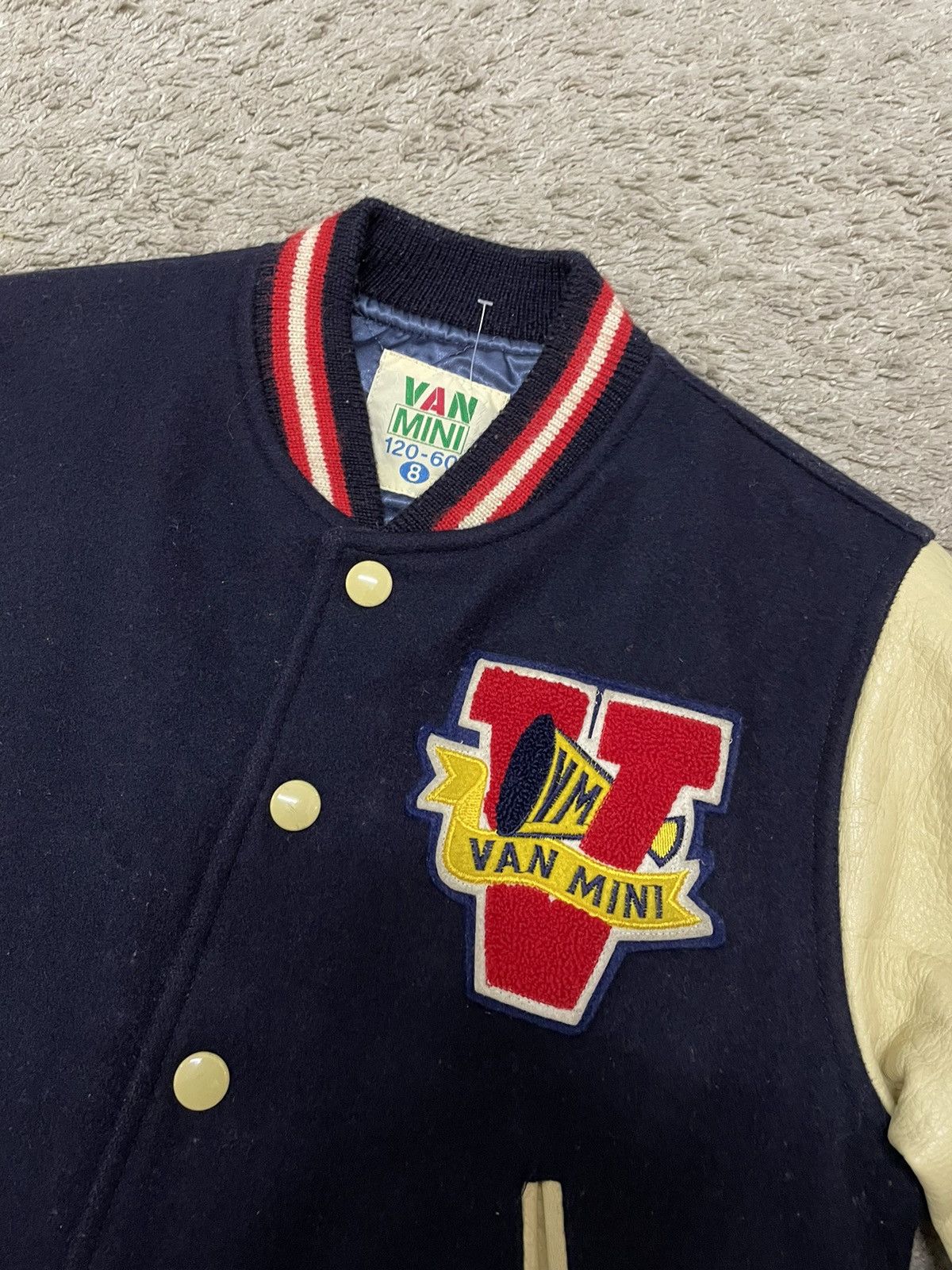 Vintage Van Jac Inc Embroidery Logo Leather Sleeve Varsity Jacket Size US XXS / EU 40 - 4 Thumbnail