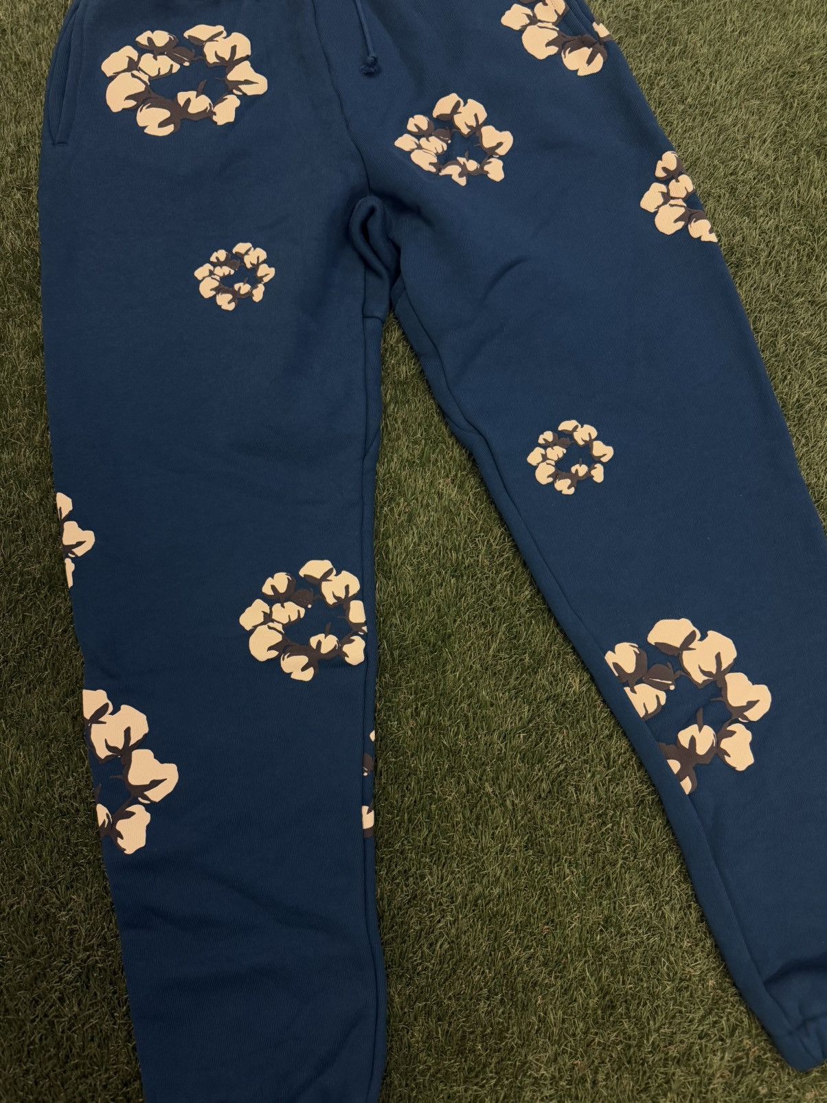 Cactus Plant Flea Market × DENIM TEARS Denim Tears x CPFM Cotton Wreath Sweatpants (M) (NEW) Size US 29 - 5 Thumbnail