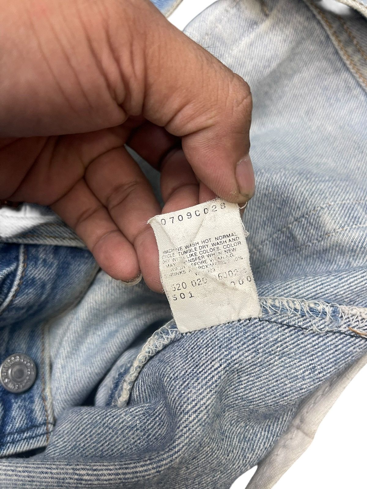 Levi's Vintage Levi’s 501 Distressed Jeans Straight Cut Size US 36 / EU 52 - 15 Thumbnail