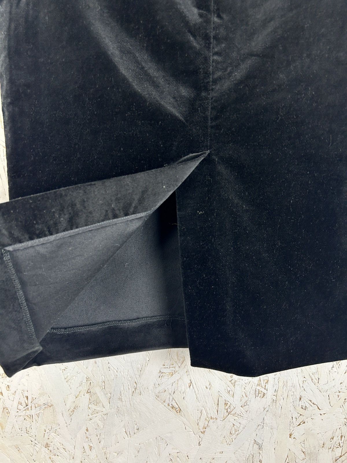 Gucci Vintage Gucci 2005 Velvet Velour Midi Pencil Skirt Black 40 Size 27" / US 4 / IT 40 - 6 Thumbnail