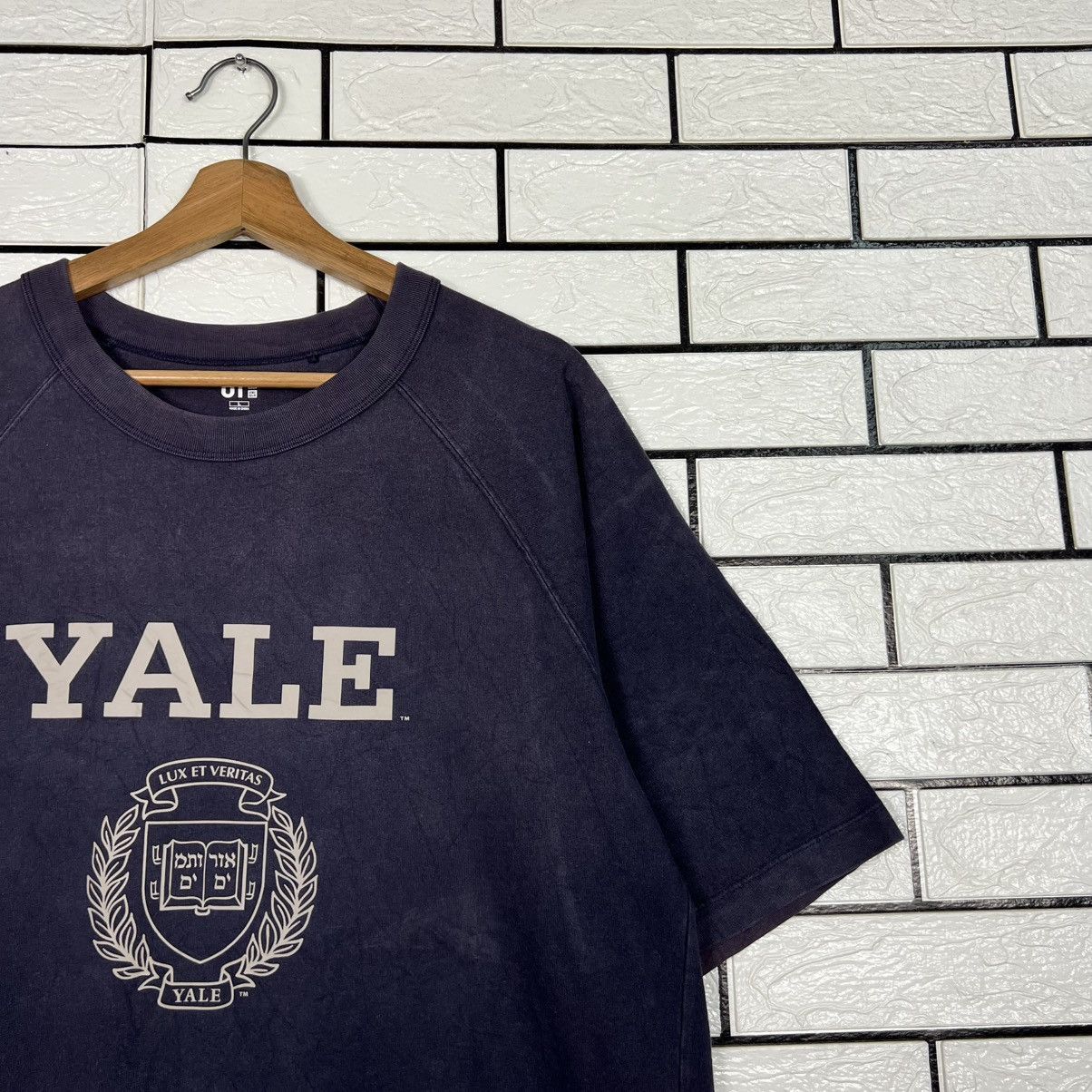 Uniqlo UNIQLO YALE University Big Logo T Shirt #4223-C192 Size US L / EU 52-54 / 3 - 5 Thumbnail