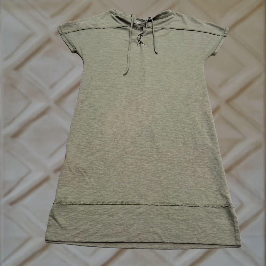 Vintage Chico's Zenergy Lace Up Back T-Shirt Dress Womens Olive Green Short Sleeve Midi Knit Cotton Blend Pockets Slim Fit Casual Travel 0? Size M / US 6-8 / IT 42-44 - 1 Thumbnail