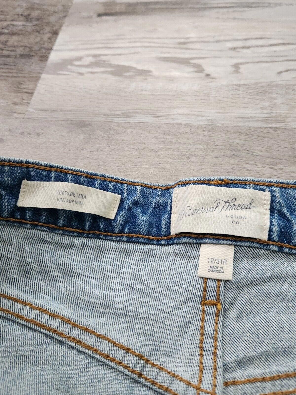 Designer Universal Thread Jean Shorts Vintage Midi 12 / 31 Light Wash Size 34" / US 12 / IT 48 - 3 Thumbnail