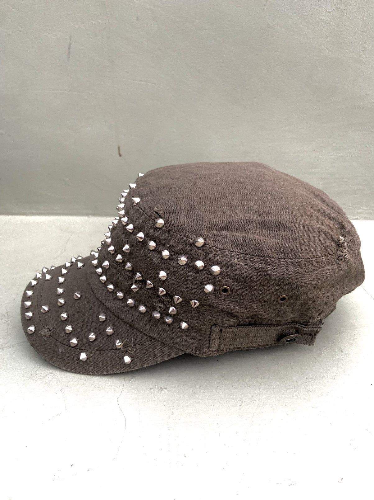 If Six Was Nine 2000s Ifsix punk thorn-studded patrol hat Size ONE SIZE - 4 Thumbnail