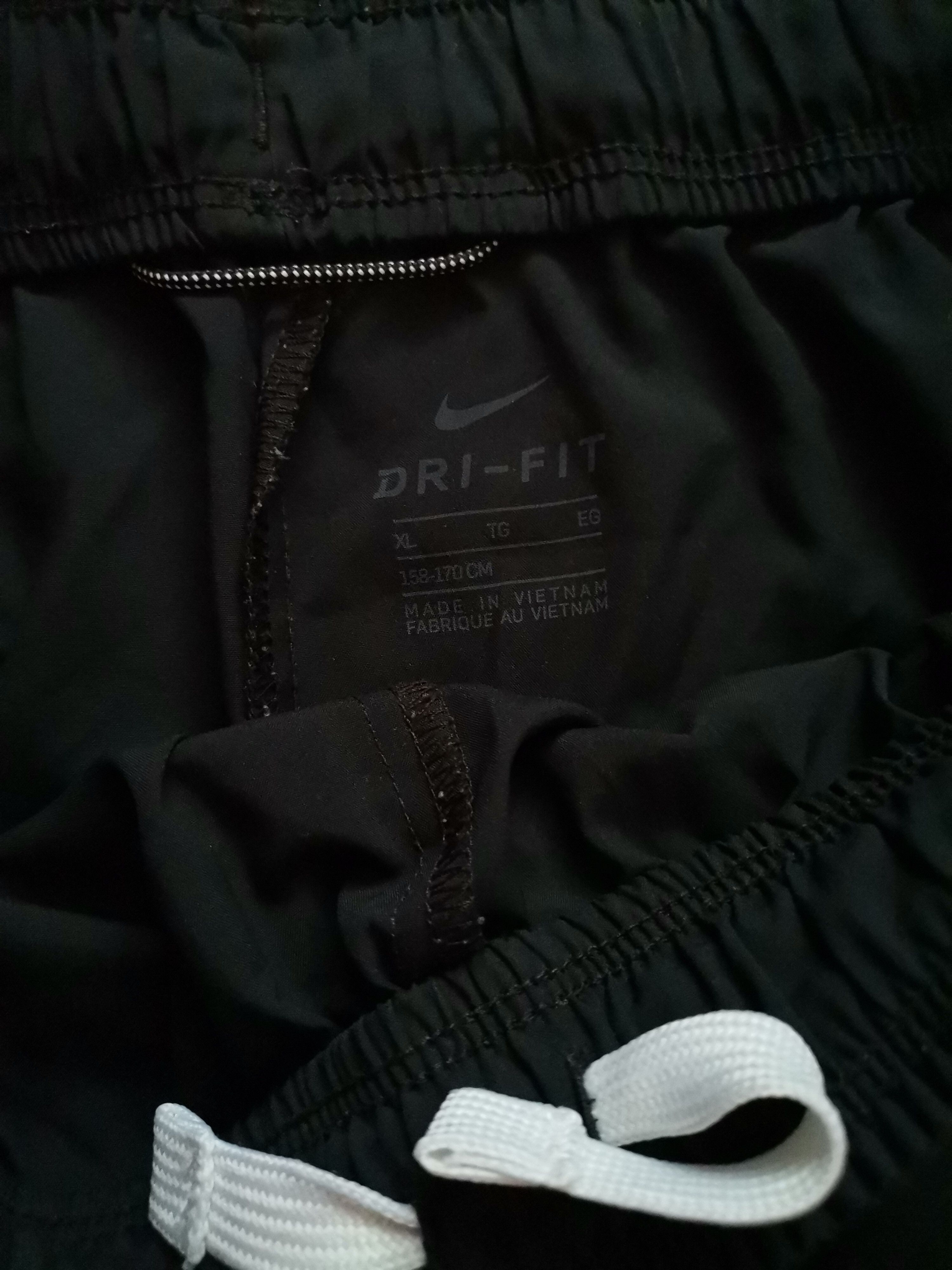 Nike Nike Shorts Size US 28 / EU 44 - 2 Thumbnail