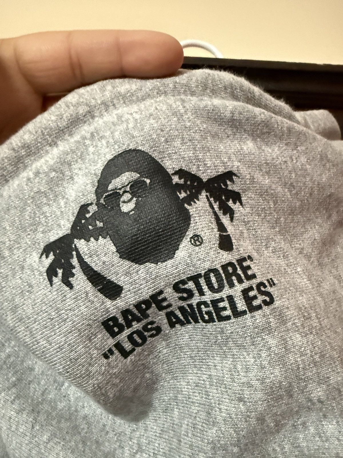 Bape Bape Los Angeles Hoodie Size Large Size US L / EU 52-54 / 3 - 5 Thumbnail