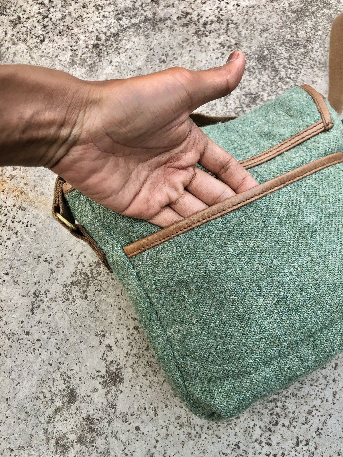 Harris Tweed WOOL⚡️⚡️HARRIS TWEED X HEMINGS INC SLINGBAG Size ONE SIZE - 5 Thumbnail
