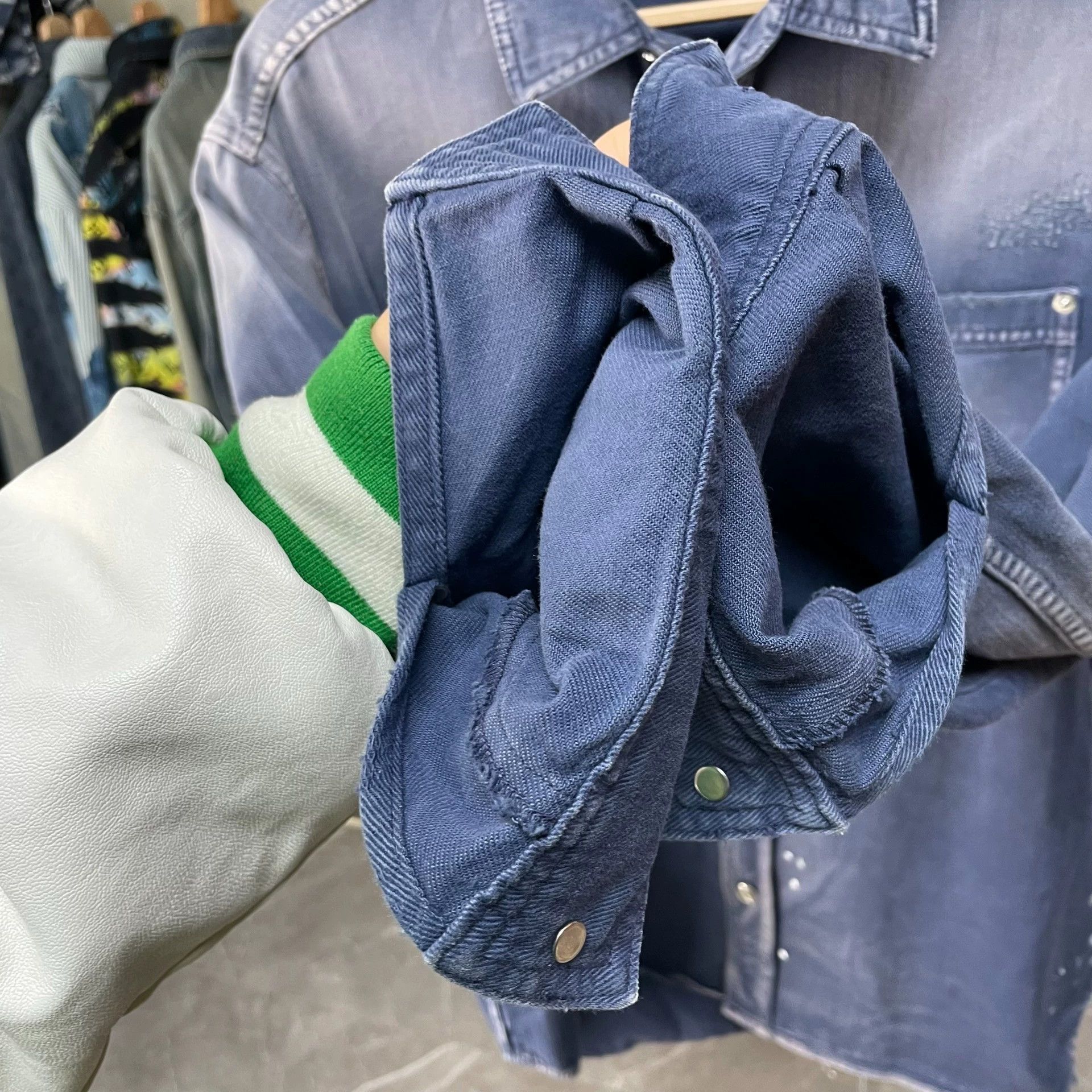Dior DIOR Distressed Denim Shirt Jacket with Back Graffiti Size US S / EU 44-46 / 1 - 7 Thumbnail