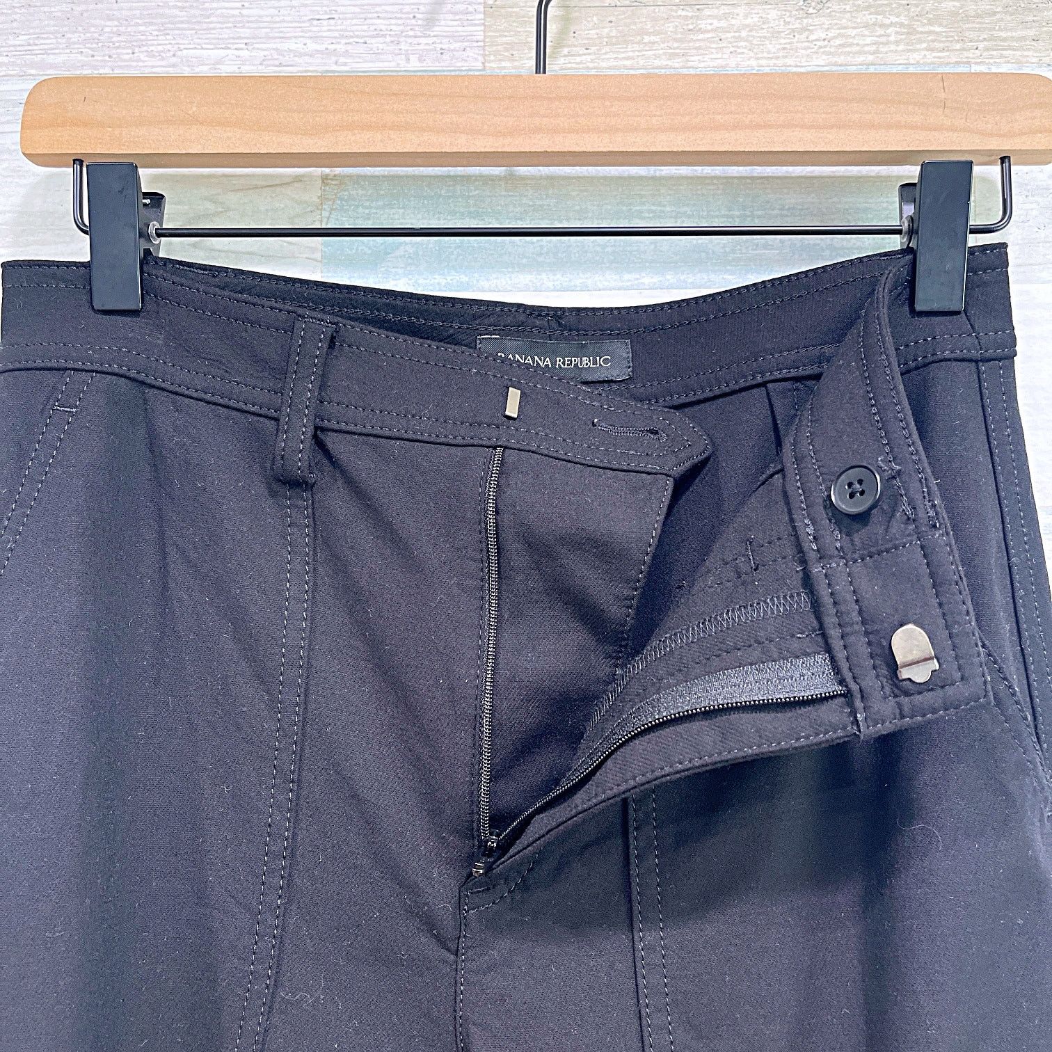 Banana Republic Banana Republic Slim Refined Stretch Cargo Ankle Pants Black Size 26" / US 2 / IT 38 - 5 Thumbnail