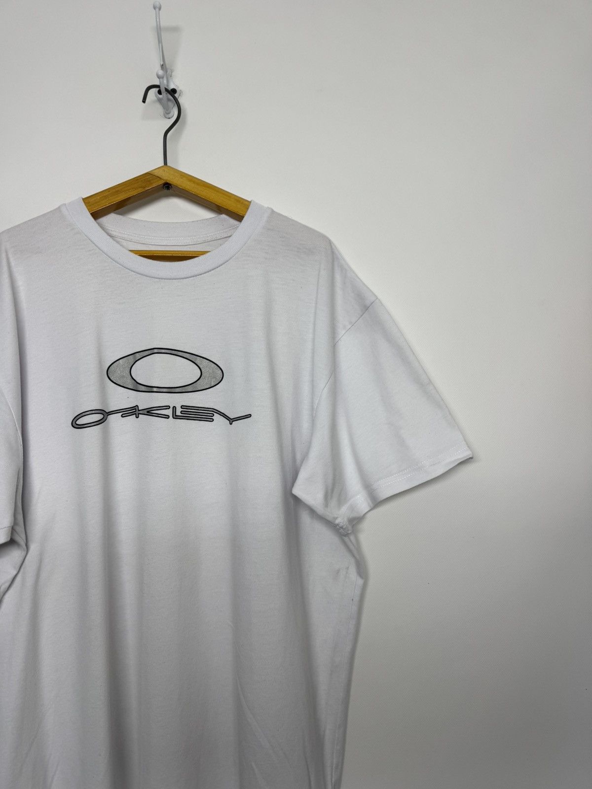 Oakley Vintage OAKLEY Center Logo T Shirt Hype Rare Gorpcore Size US L / EU 52-54 / 3 - 6 Thumbnail