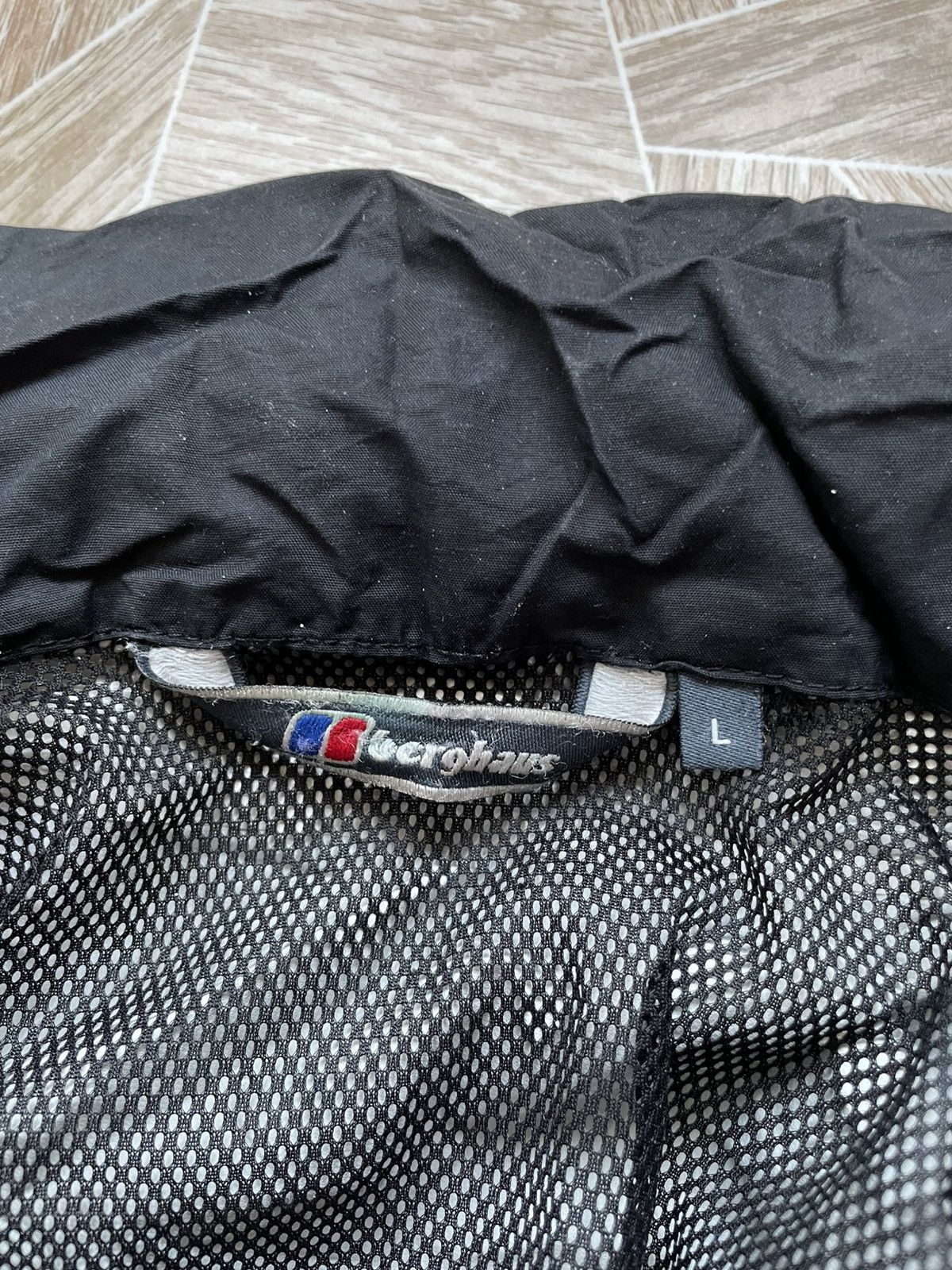 Berghaus × Vintage Outdoor Berghaus Aqua Foil Waterproof L Windbreaker Nylon Size US L / EU 52-54 / 3 - 11 Thumbnail