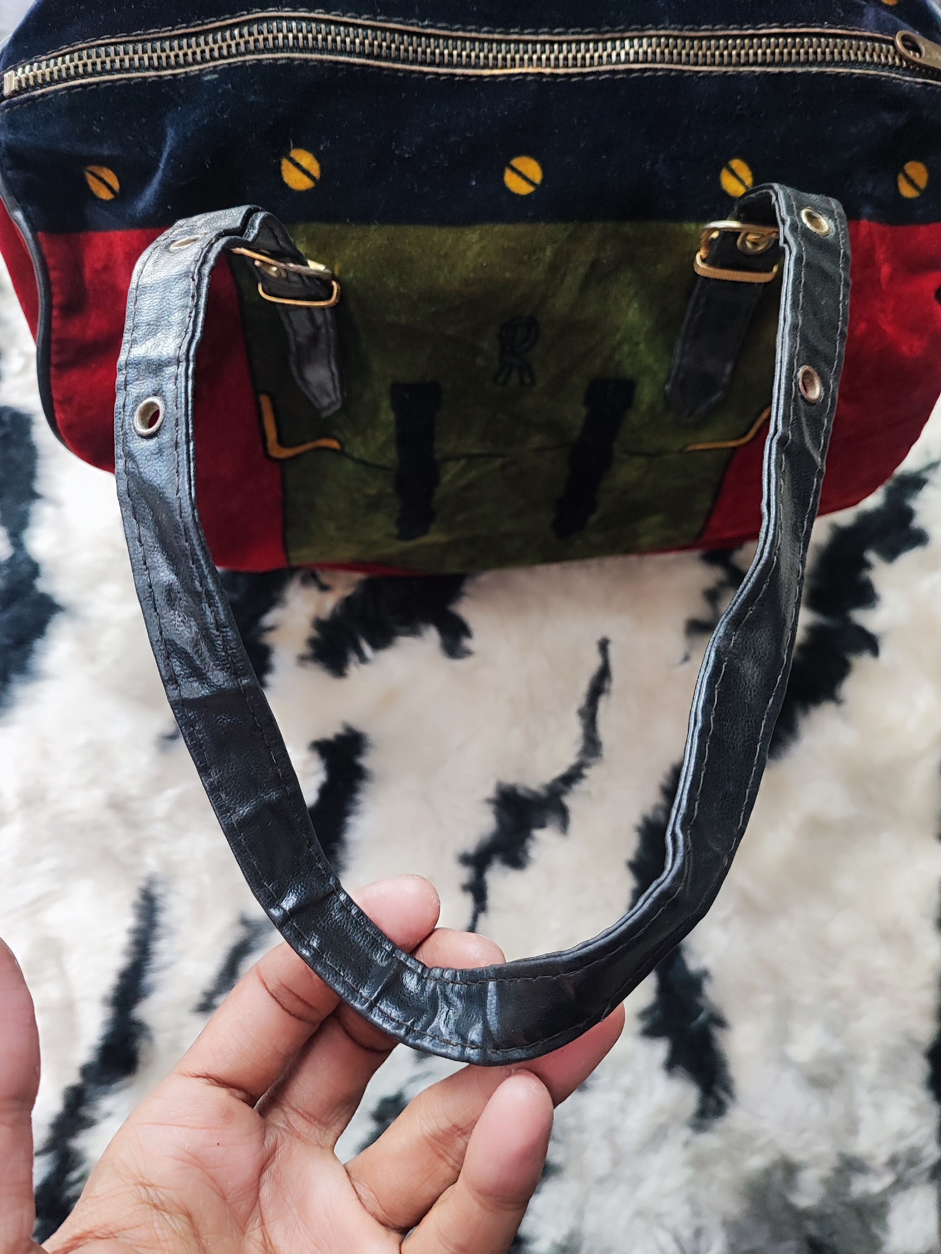 Roberta di Camerino Vintage Roberta Di Camerino Trompe L'Oeil Velvet Handbag Size ONE SIZE - 6 Thumbnail