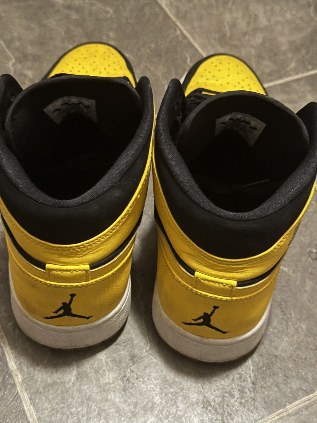 Jordan Brand Retro 1 Mid New Love Size 11 Size US 11 / EU 44 - 2 Thumbnail