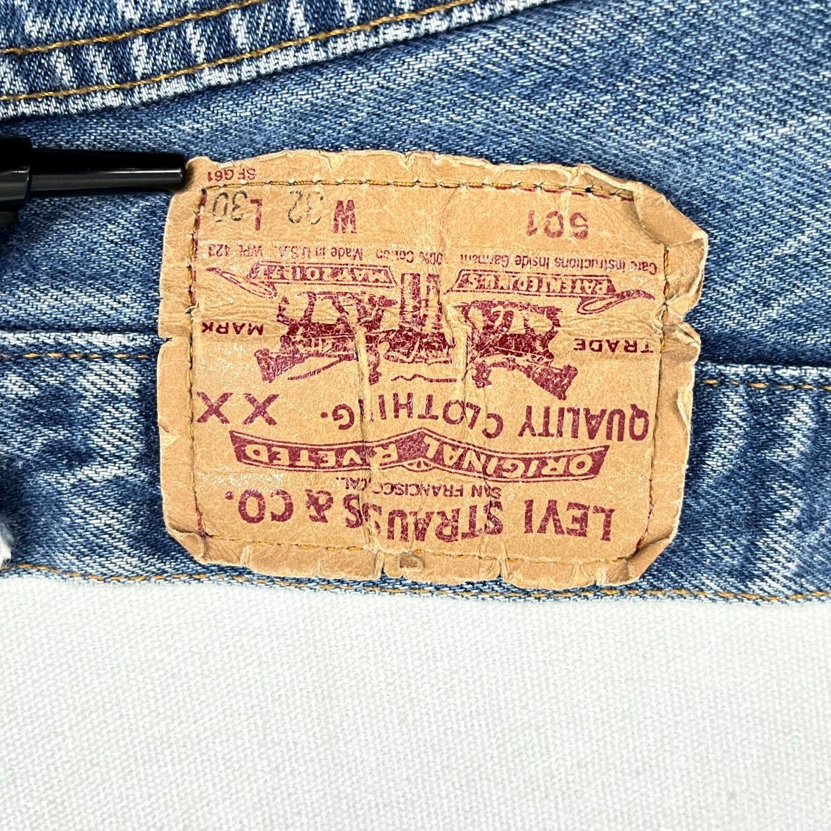 Levi's VINTAGE Levi's 501 Jeans Mens 33 x 29 Blue Denim Button Fly USA Made 1980s 80s Size US 33 - 6 Thumbnail