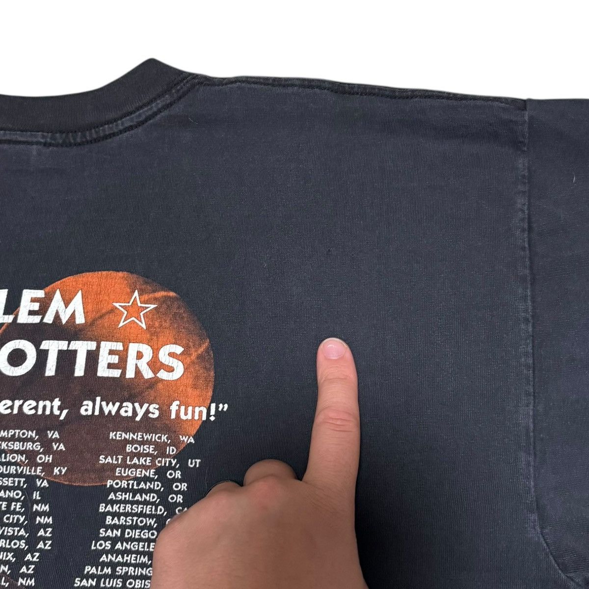 Vintage Vintage 1999 Harlem Globetrotters World Tour Shirt Adult XL Size US XL / EU 56 / 4 - 6 Thumbnail