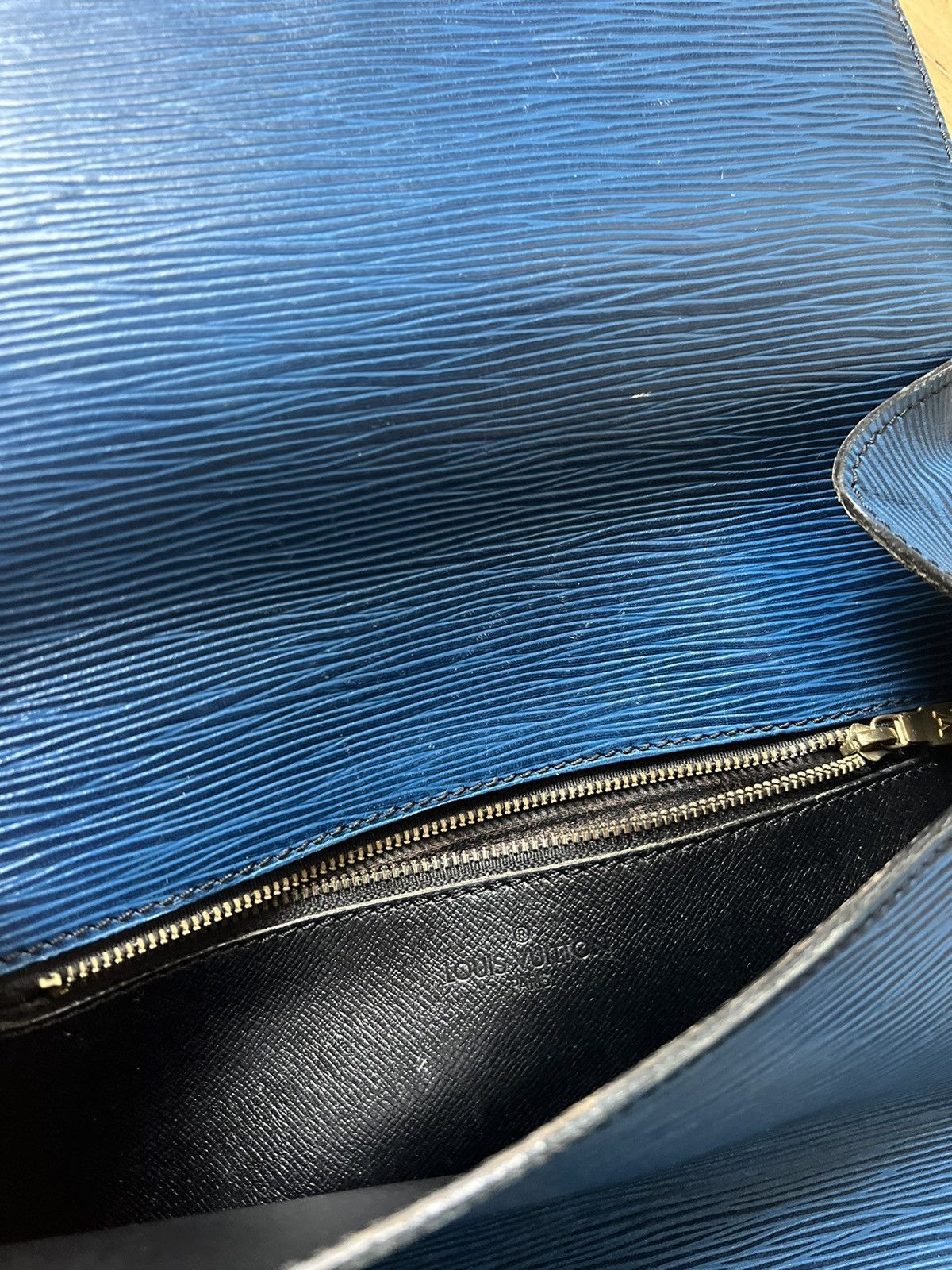 Louis Vuitton Vintage Louis Vuitton Epi Shoulder Bag Size ONE SIZE - 24 Thumbnail