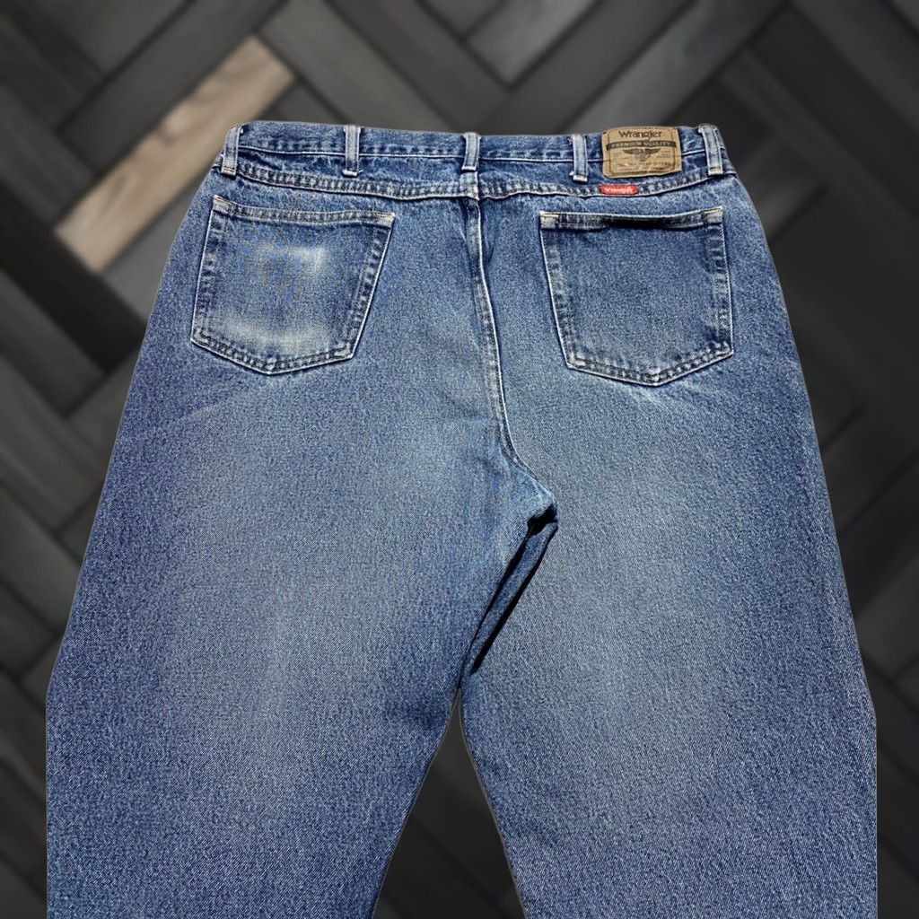 Wrangler VINTAGE Wrangler Men's Relaxed Fit Jeans 36x33 Blue Denim 9760WDR Western 80s Mens Jeans Size US 36 / EU 52 - 1 Thumbnail