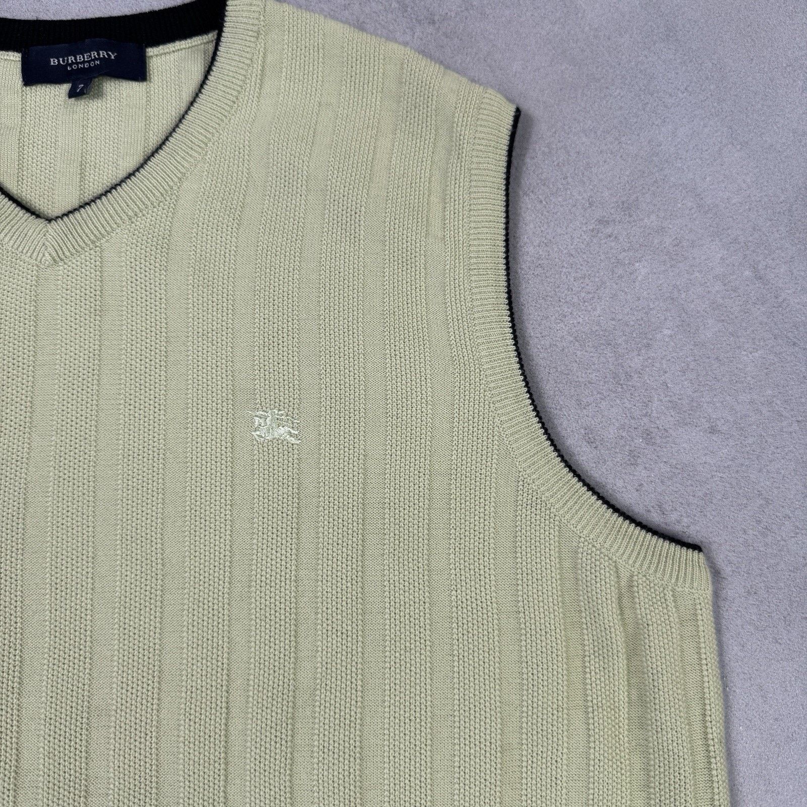 Burberry Vintage Burberry Men Wool Vest Size 7 Beige Large Sweater Size US L / EU 52-54 / 3 - 4 Thumbnail