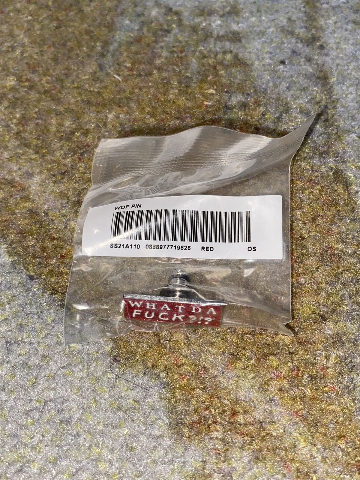 Supreme Supreme What Da Fuck Pin Red Size ONE SIZE - 2 Thumbnail