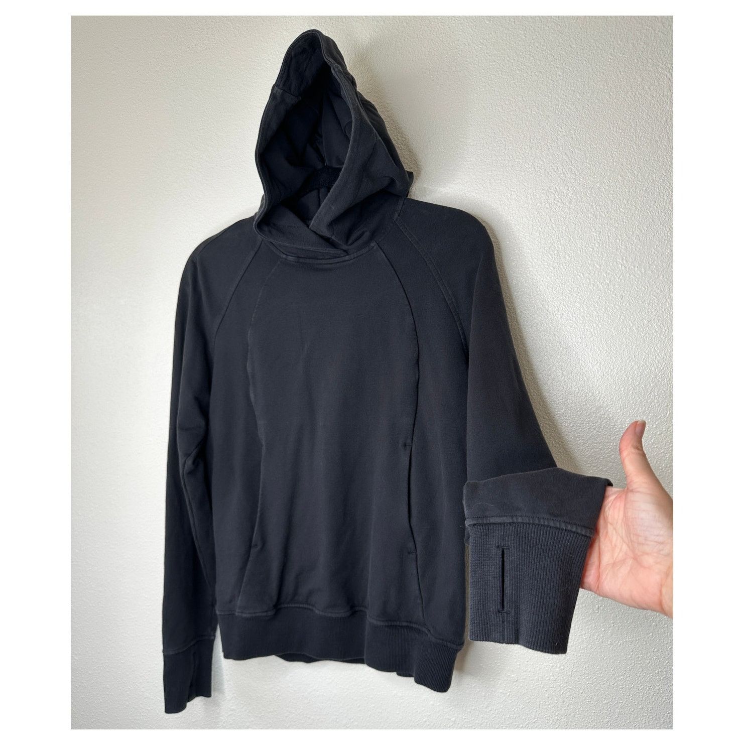 Lululemon Lululemon Black Long Sleeve Pullover Front Pocket Hoodie 4 Size S / US 4 / IT 40 - 1 Thumbnail