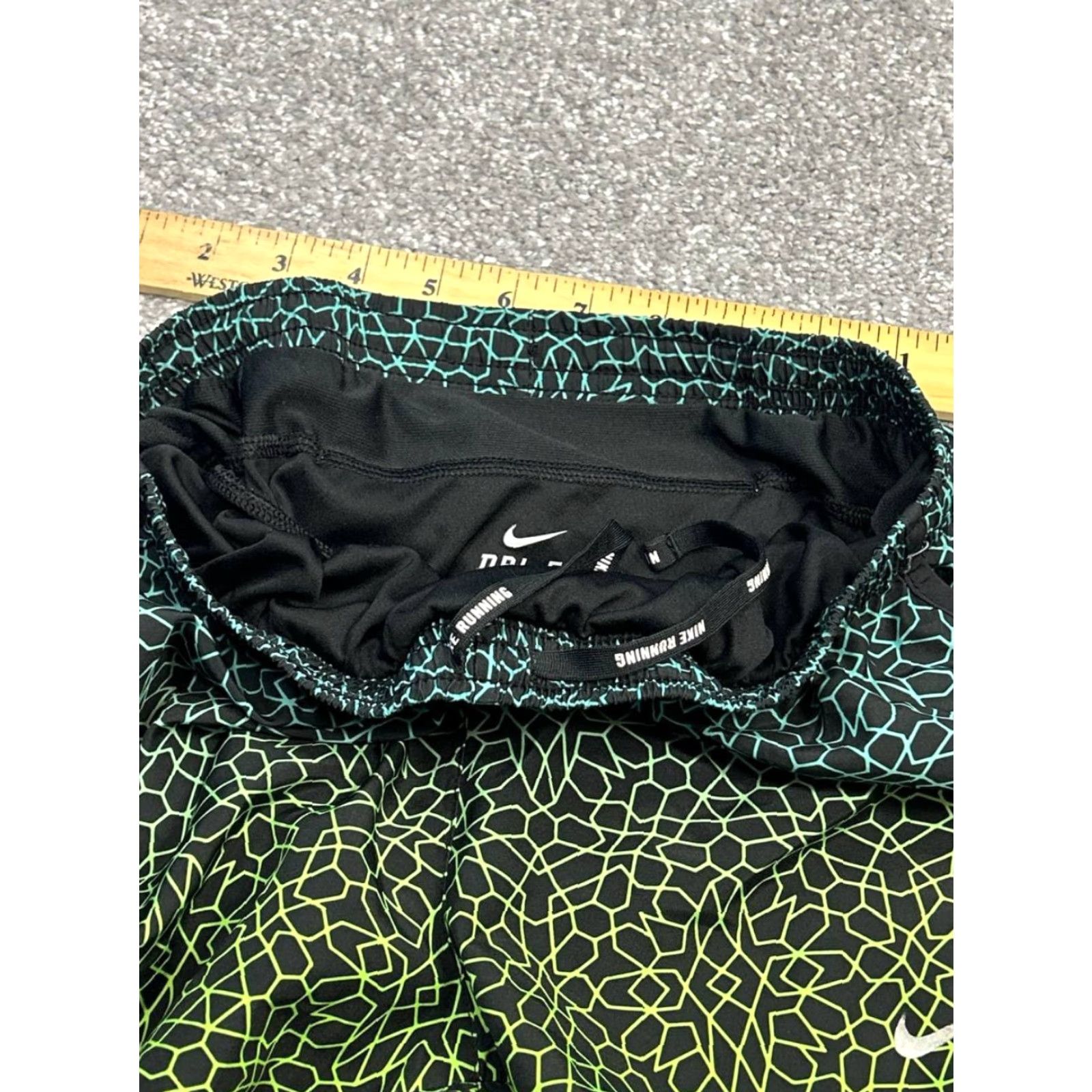 Nike Nike Dri-FIT Tempo Running Shorts Womens XS Multicolor Geometric Print Quick Dry Elastic Waist Brief Liner Athletic Activewear Shorts Size 26" / US 2 / IT 38 - 7 Thumbnail