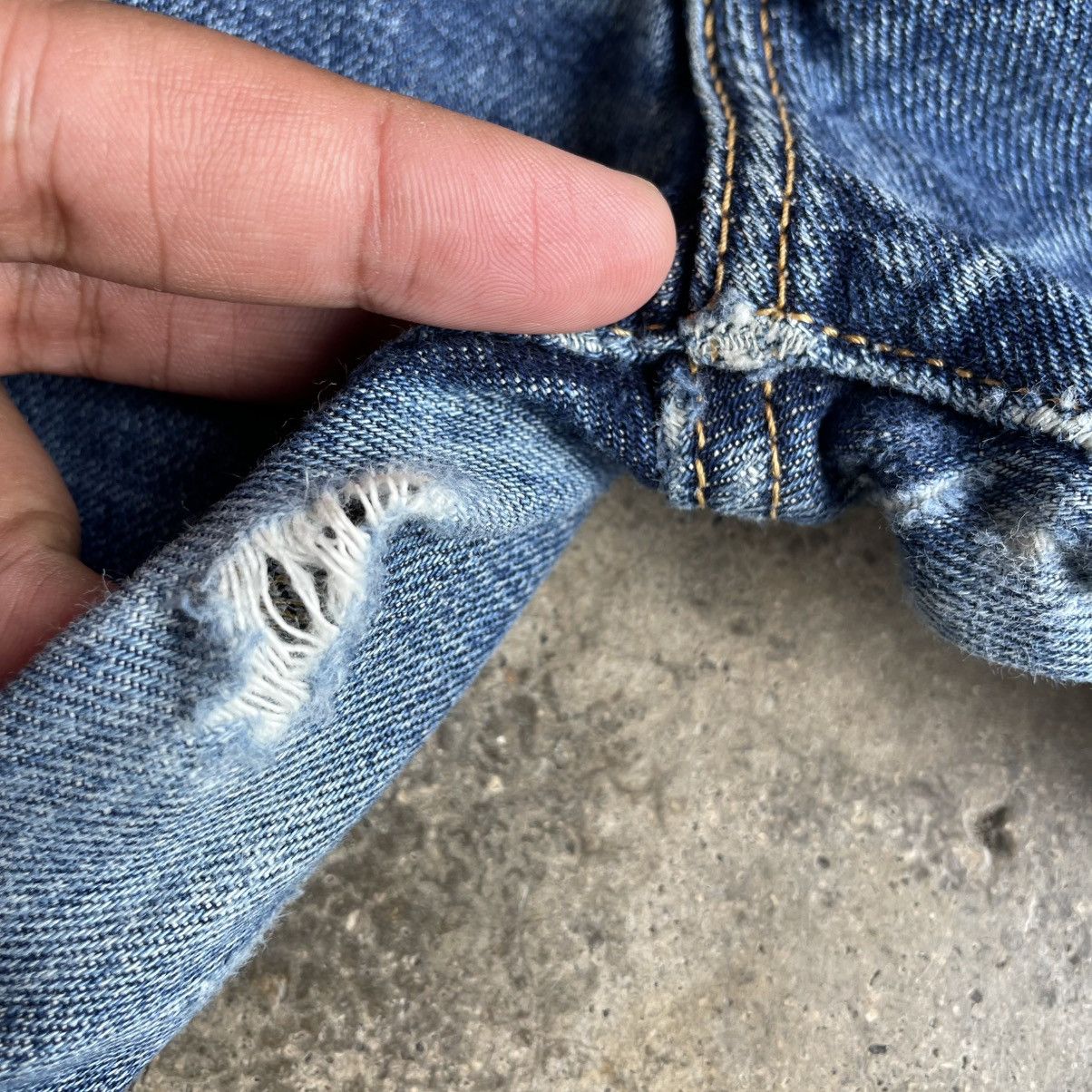 Levi's Vintage Clothing 🔥Vintage Levis 501 Stoned Washed Ripped Distress Denim Jeans Size US 33 - 10 Thumbnail